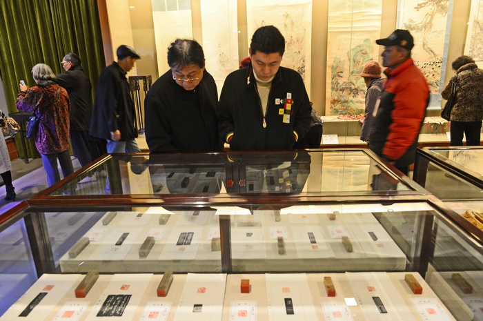 家",及本次市民收藏大展汇集的数千件展品,既体现了海派收藏的整体