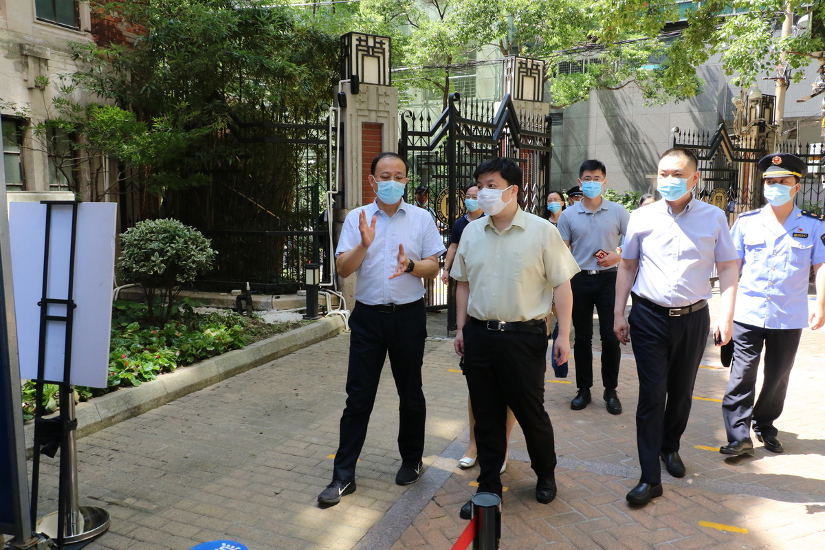 黄浦区副区长王鼐调研格致中学